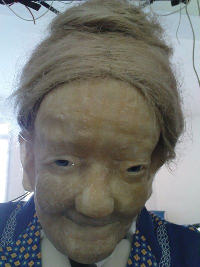 tête grand-mère géante maquette