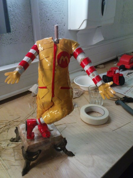 Pantin fast food amalgame de plastiques